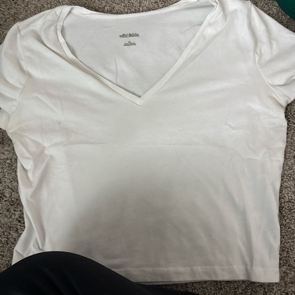 Wild Fable White V-Neck Short Sleeve Tee